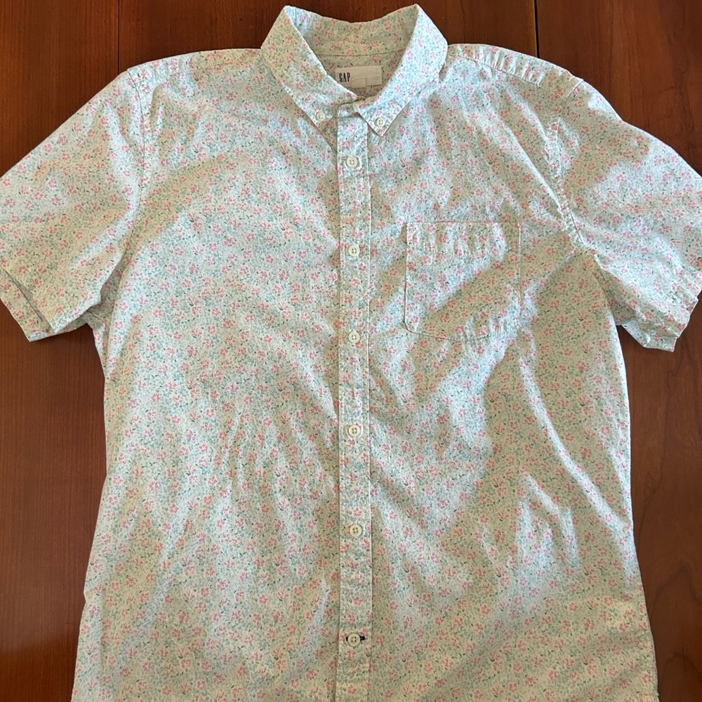 GAP Men’s Short-Sleeve Button-Down Shirt - White Floral - Large